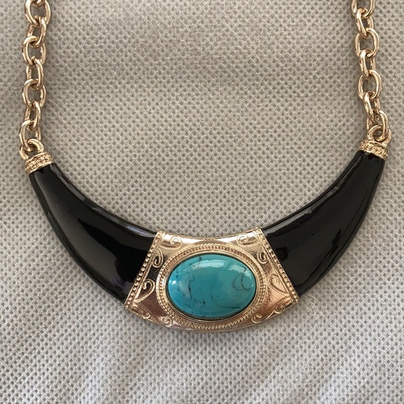 Bib style Necklace - Picture 2 of 4